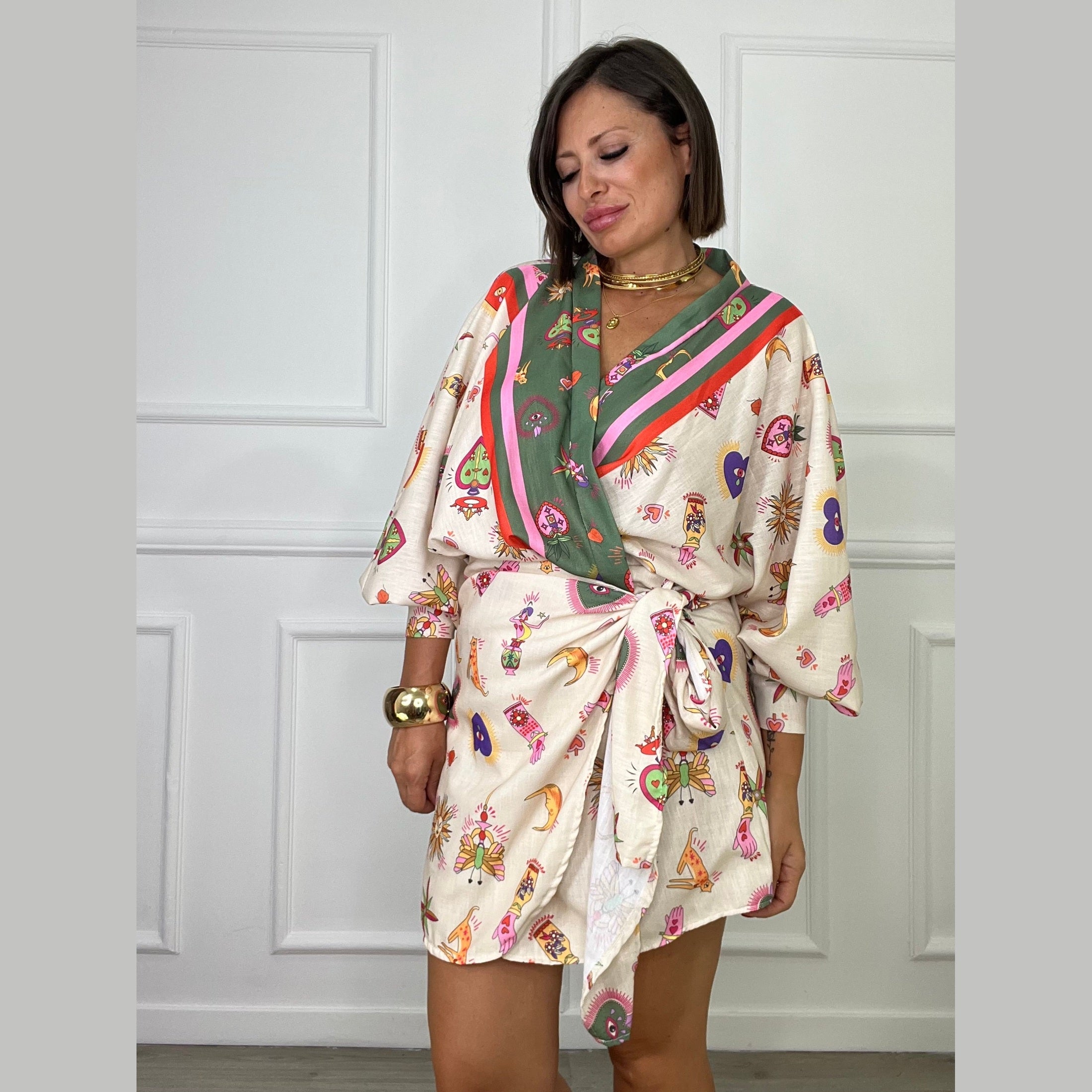 Vestido Corto con Estampado - Elegancia y Estilo para Realzar tu Figura